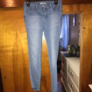 Light wash high-waisted jeans